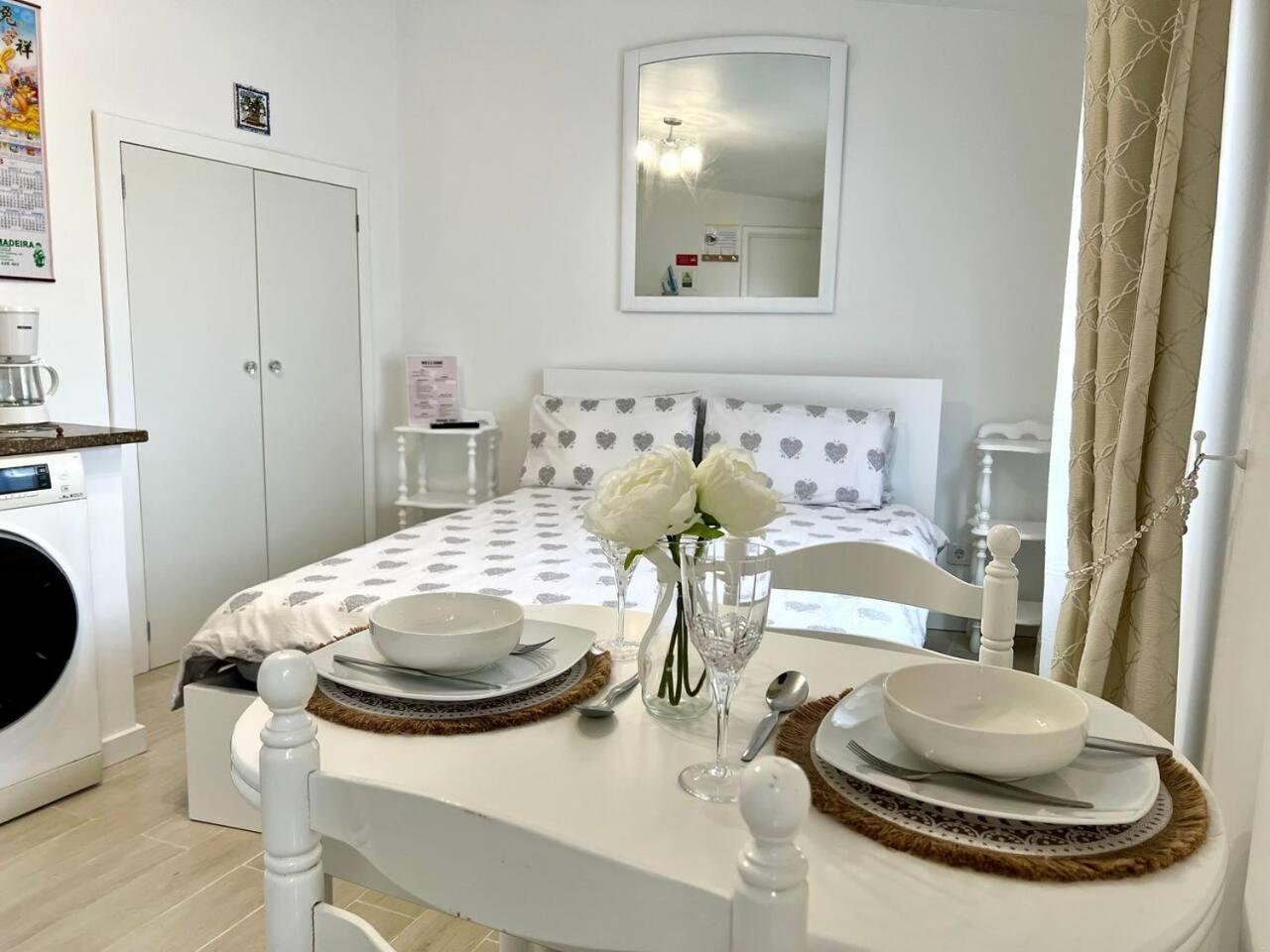Modern Minimalist Studio With Essential Comfort Funchal Dış mekan fotoğraf