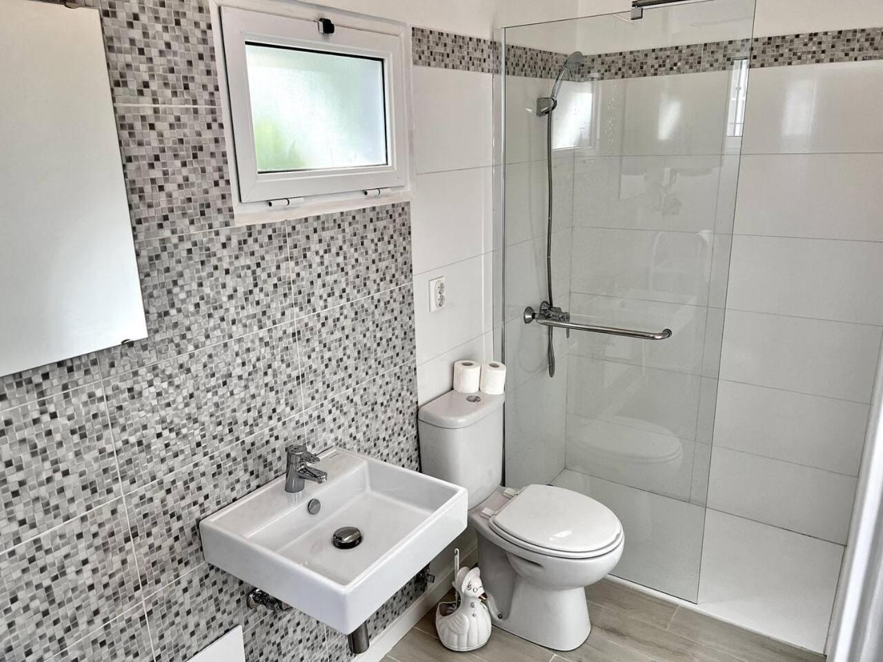 Modern Minimalist Studio With Essential Comfort Funchal Dış mekan fotoğraf