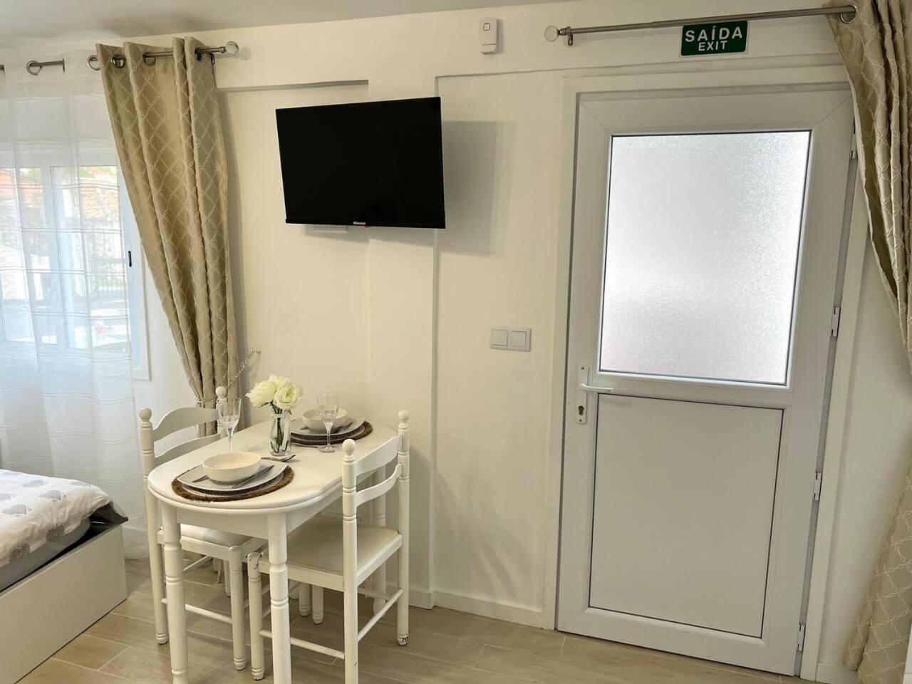 Modern Minimalist Studio With Essential Comfort Funchal Dış mekan fotoğraf